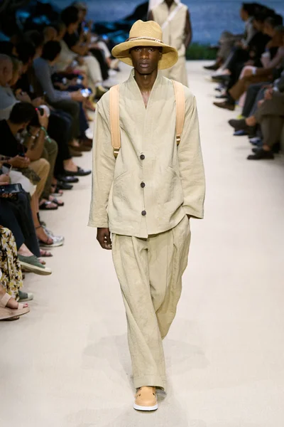 Look 49